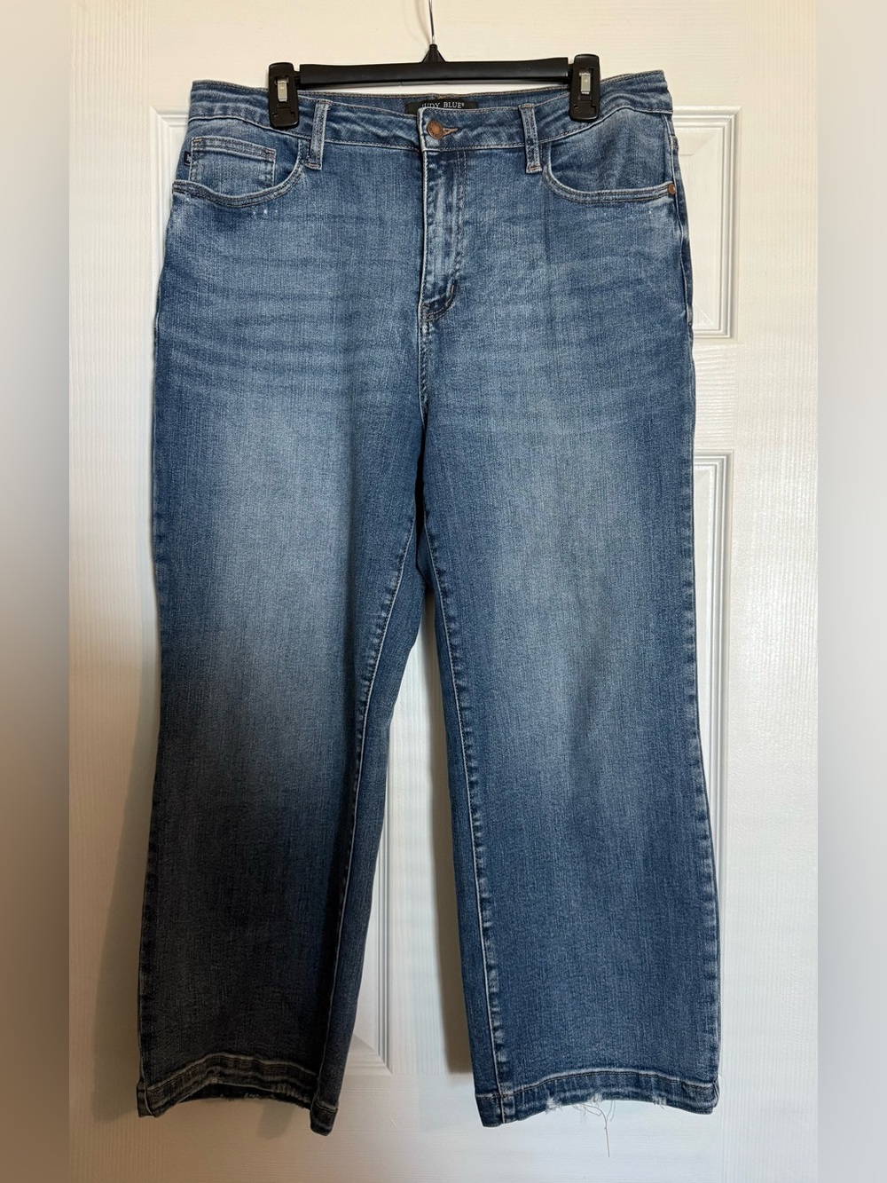 Like New Judy Blue Straight Leg Medium Wash Jeans-Size 15/32 - Picture 4 of 6